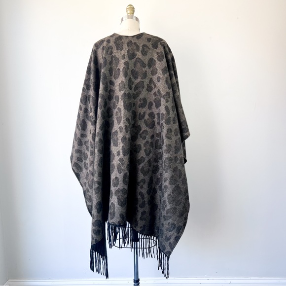 Woolrich • Cheetah Shawl • OS - Picture 6 of 8